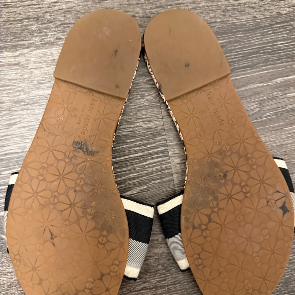 Kate Spade Black and Cream Floral Slides - Picture 2 of 2